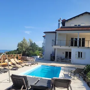 apartments-chiara-lovran.primorje-gorskikotar.com/